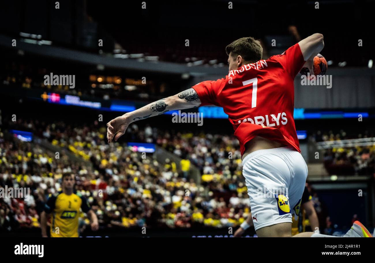 Malmoe, Schweden. 16. April 2022. Emil Jakobsen (7) aus Dänemark beim Handballspiel zwischen Schweden und Dänemark in der Malmö Arena in Malmoe. (Foto: Gonzales Photo/Alamy Live News Stockfoto