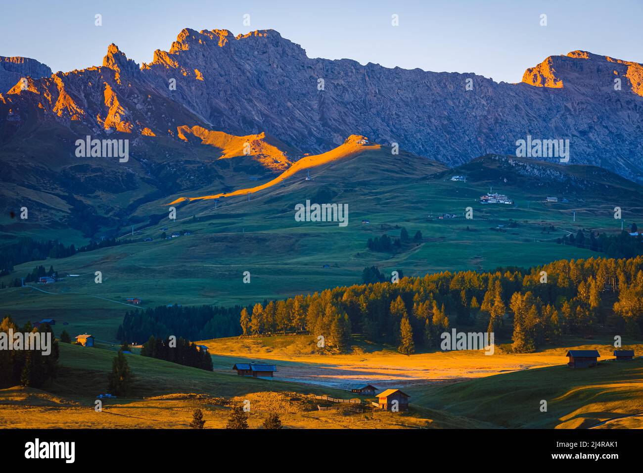 Die Seiser Alm ist ein Dolomitenplateau und die größte Höhenwiese Europas. Befindet sich in der italienischen Provinzregierung Südtirol Stockfoto
