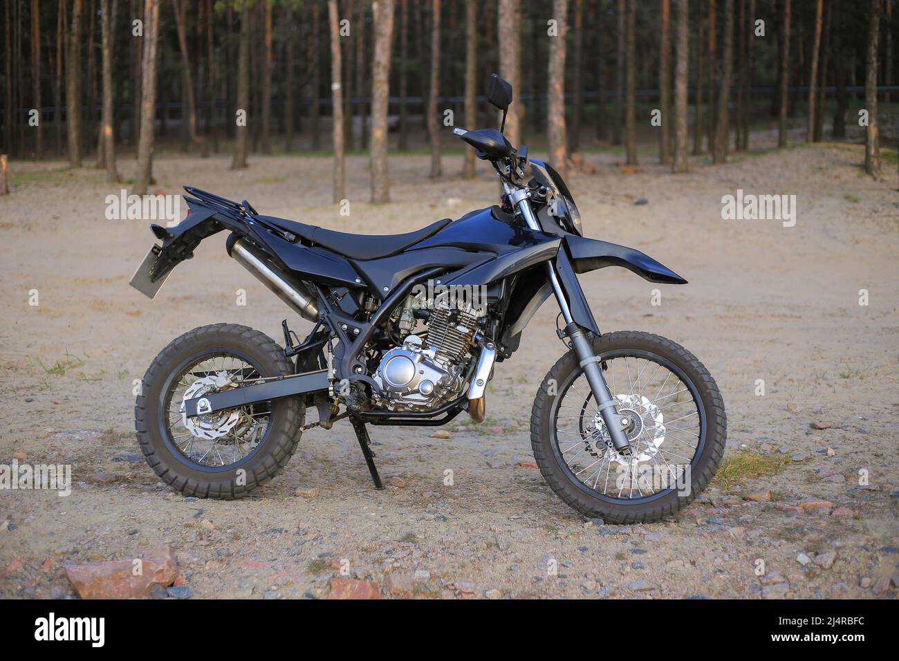 Schwarzes Motorrad-Motard Stockfoto