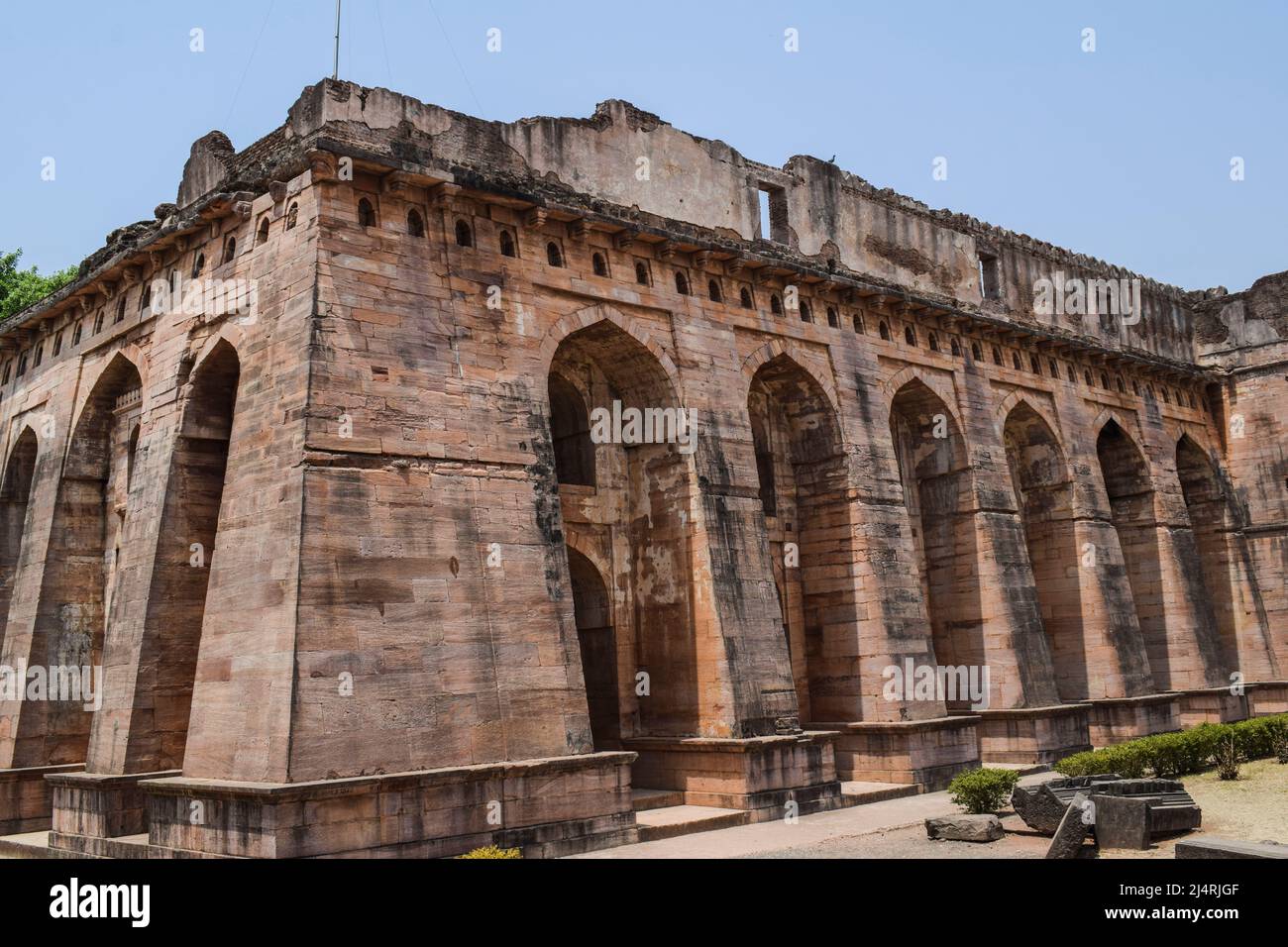 Hindola Mahal in Mandu Palast, alte Festung Stadt vor Jahren in Madhya Pradesh gebaut, Besuch touristischer Ort ein Kulturerbe. MadyaPradesh Tourism oder MP Stockfoto