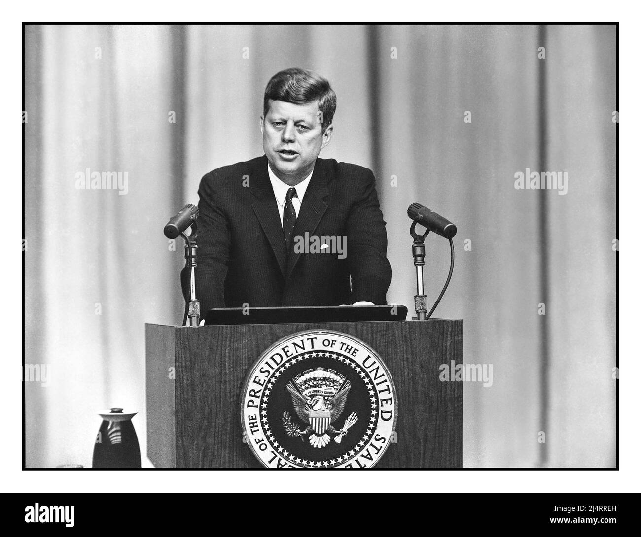 1962 Präsident Kennedy bei einer Pressekonferenz in Washington DC USA Stockfoto