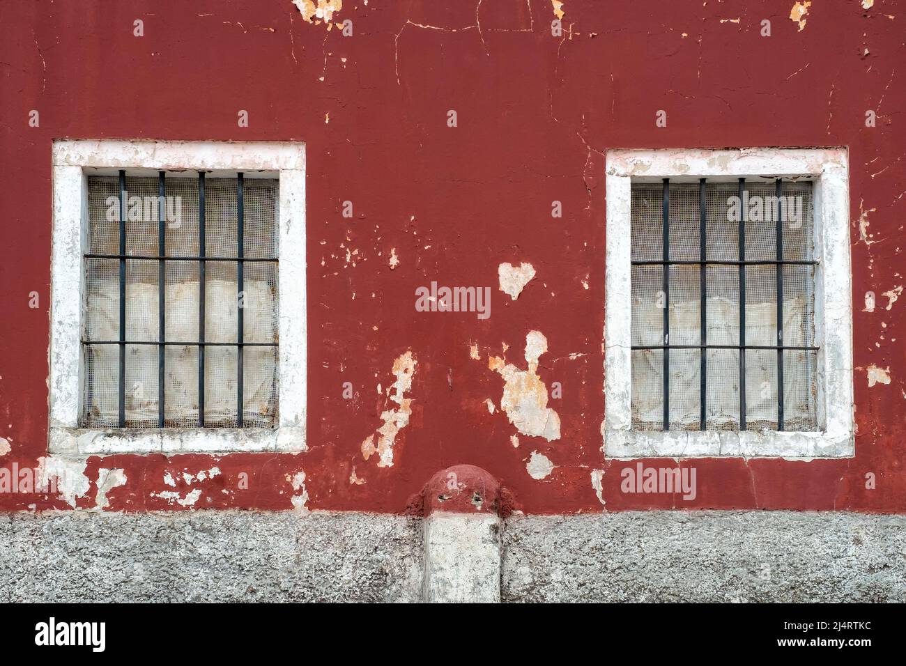 Fenster mit Balken Stockfoto