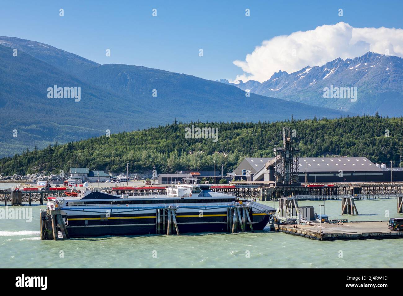 Alaska Fast Vehicle Ferry Fairweather At The Ferry Terminal In Skagway Alaska Diese Fähre Wurde 2018 Eingestellt Und Fährt Derzeit Im Mediterr Stockfoto