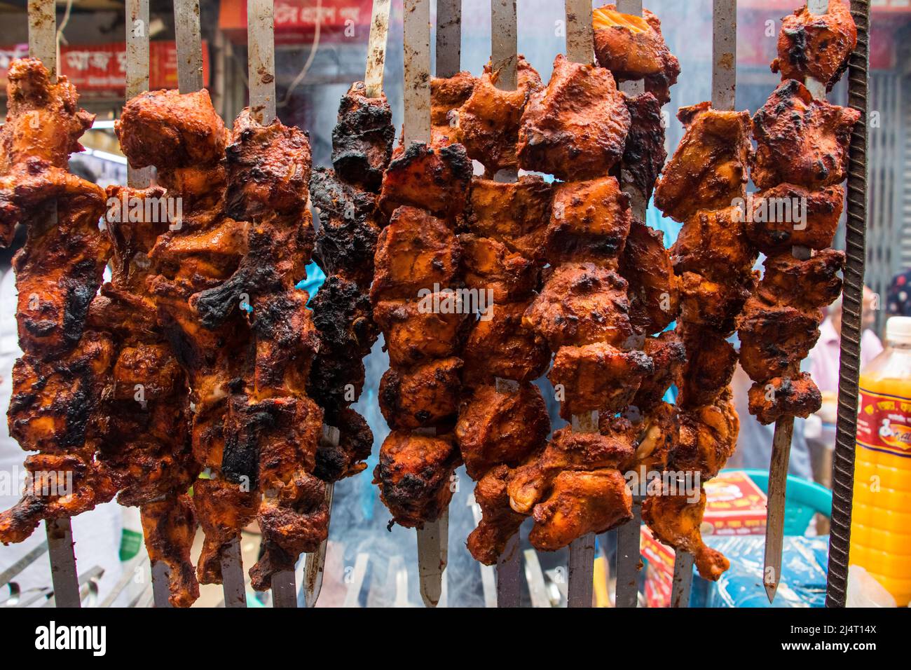 400 Jahre alter traditioneller Street Food Markt sowie der größte Iftar Markt in Dhaka. Chawkbazar liegt im alten Dhaka, das älteste und ist Stockfoto