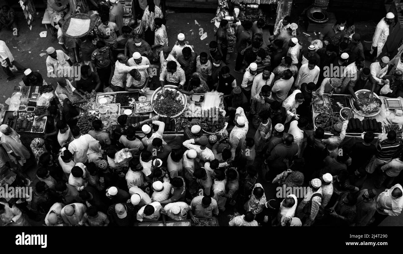 400 Jahre alter traditioneller Street Food Markt sowie der größte Iftar Markt in Dhaka. Chawkbazar liegt im alten Dhaka, das älteste und ist Stockfoto
