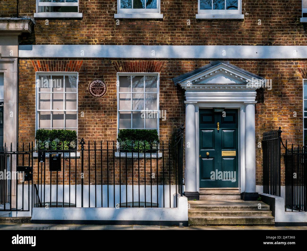 Benjamin Disraeli Geburtsort 1804. LCC-Plakette für Benjamin Disraeli, Earl of Beaconsfield (1804-1881), geboren am 22. Theobalds Rd, Holborn, London. Stockfoto