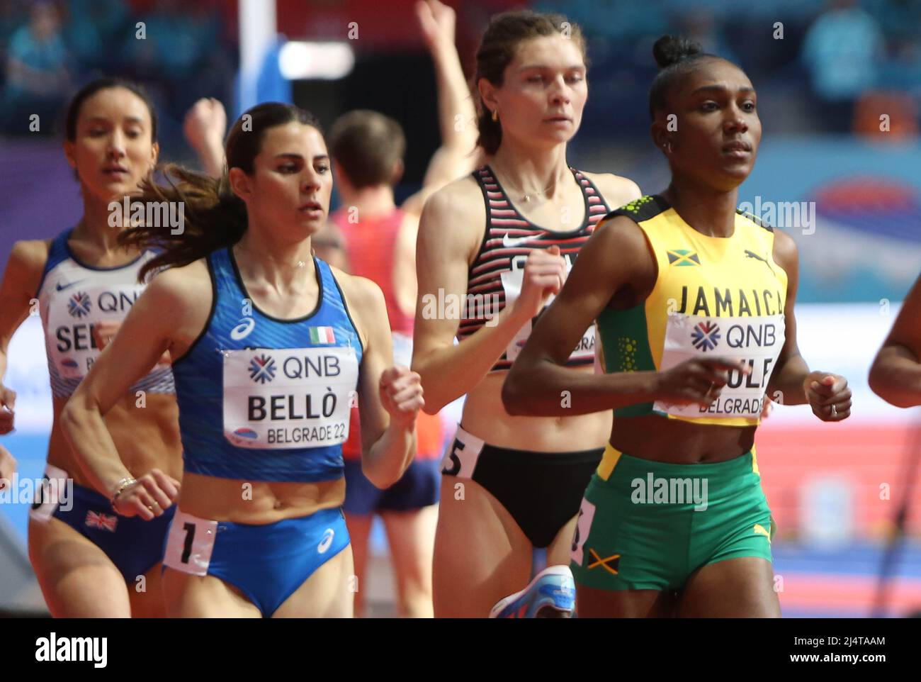 Natoya GOULE aus Jamaique und Elena BELLÒ aus Italien heizen 800 M Frauen während der Leichtathletik-Hallenweltmeisterschaften 2022 am 19. März 2022 in der stark Arena in Belgrad, Serbien - Foto Laurent Lairys / DPPI Stockfoto