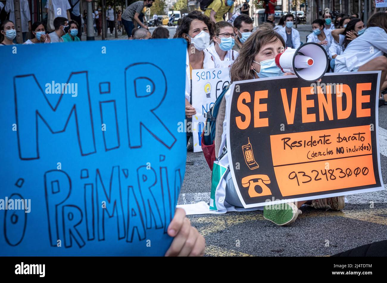 Demonstration. Hunderte von Internal Resident Doctors (mir) protestieren gegen die beklagenswerten Bedingungen, unter denen sie ihre Arbeit ausführen müssen. A Stage du Stockfoto