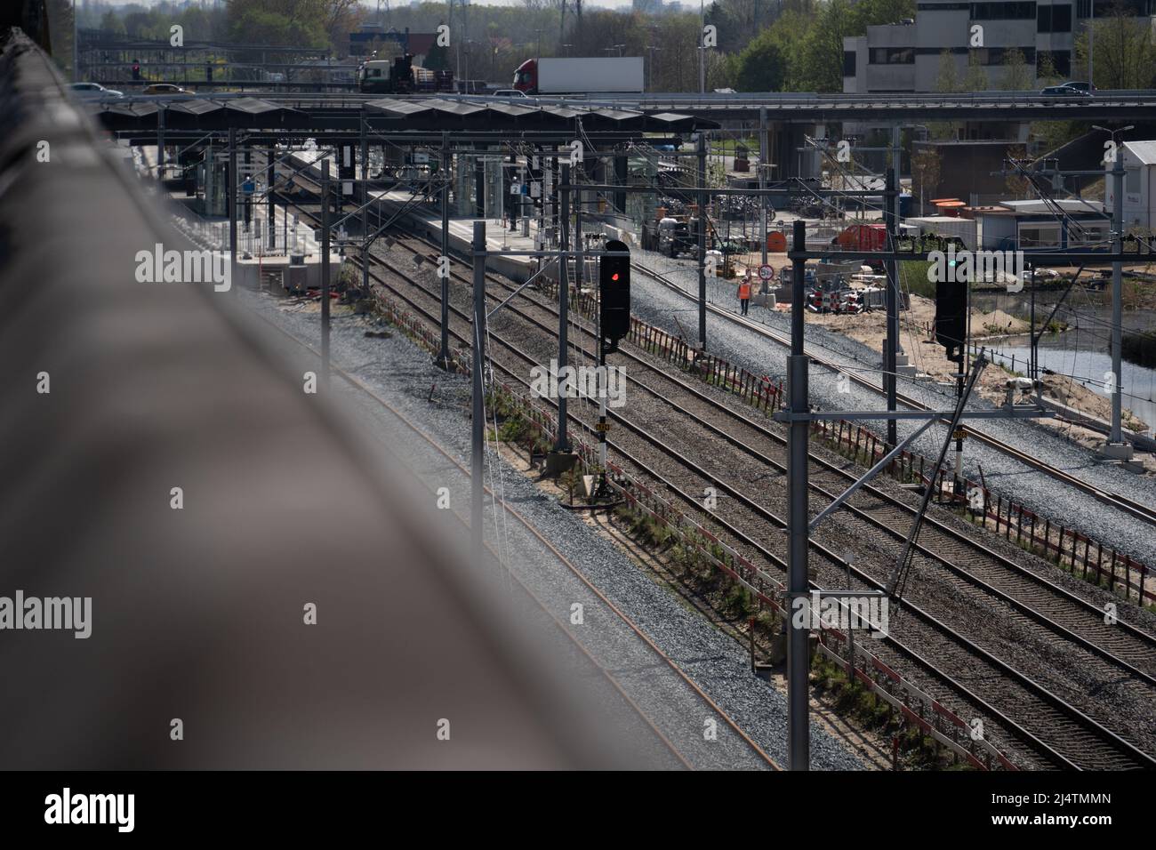 Bahngleise in einem Industriegebiet Stockfoto