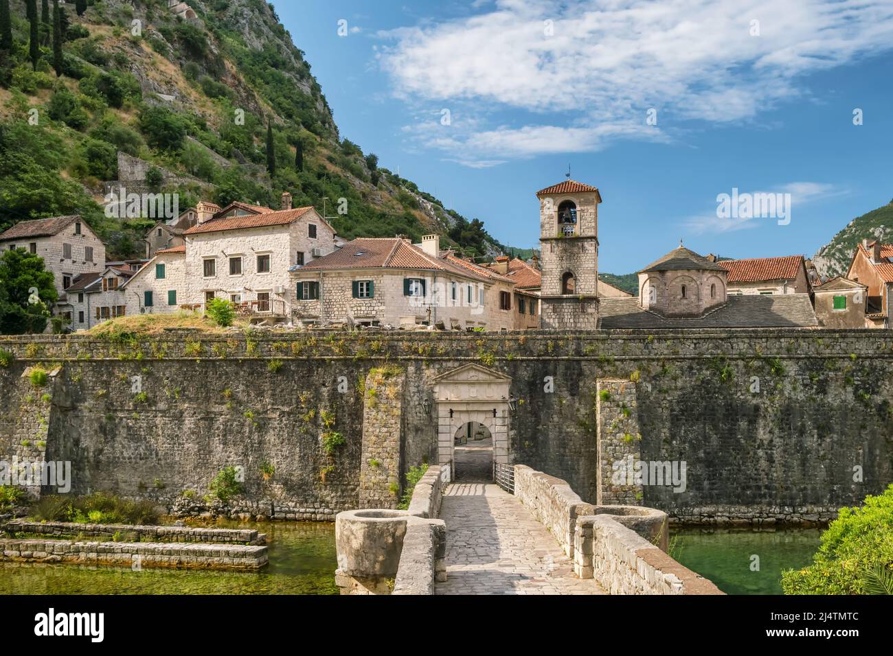 Das Flusstor der Altstadt von Kotor, Montenegro. Stockfoto