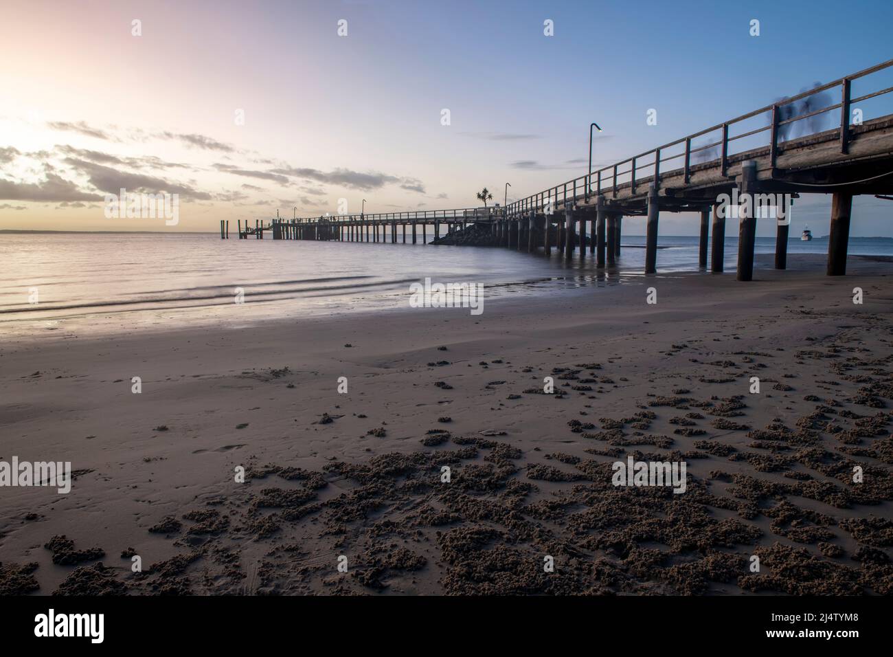 Kingfisher Bay Steg bei Sonnenuntergang. Fraser Island, Queensland, Australien Stockfoto