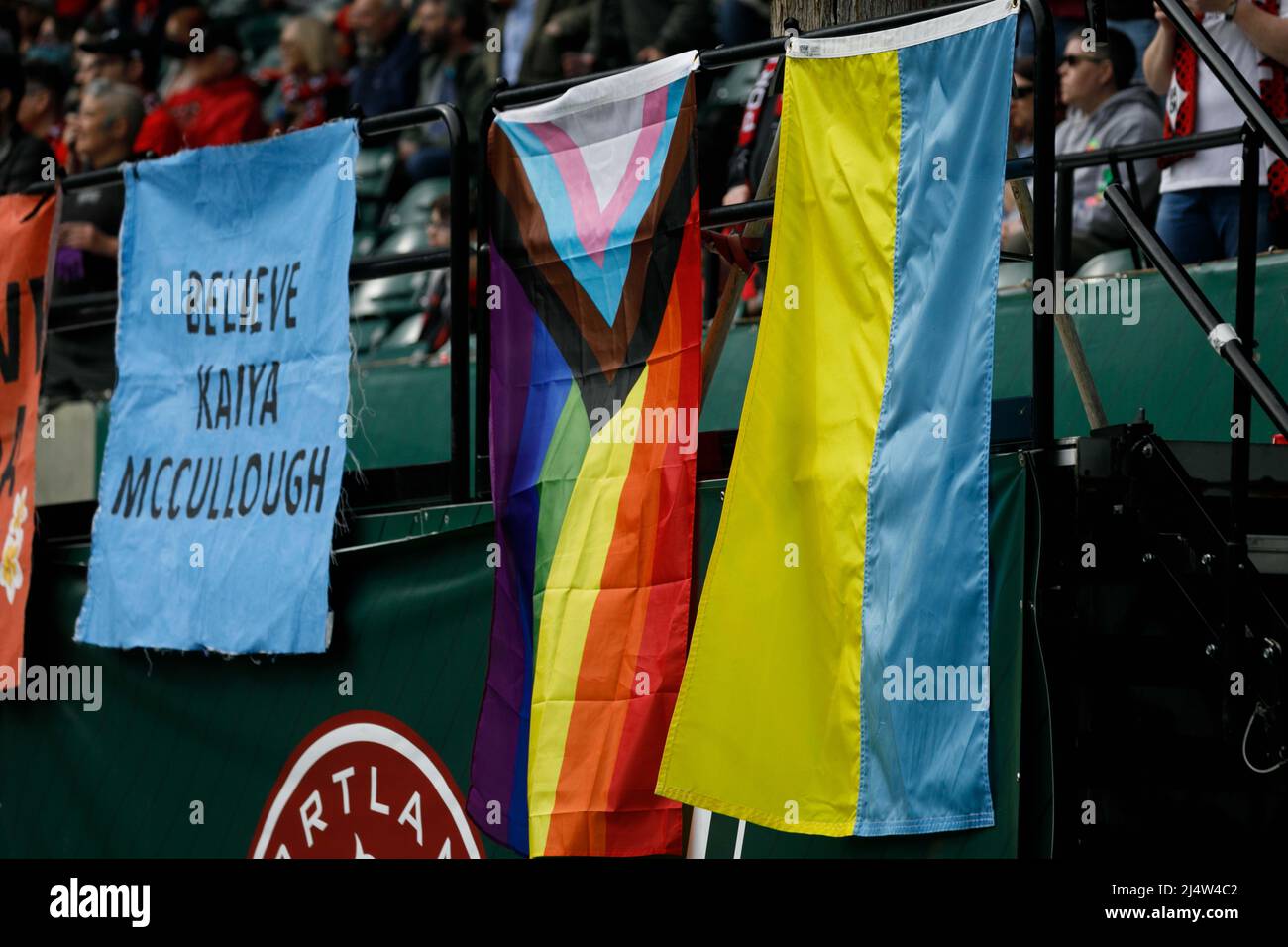 Portland, USA. 17. April 2022. Die Dornen feiern das 4.-minütige Tor von Sophia Smith. Der FC Portland Thorns besiegte die San Diego Wave 3-2 in der Vorsaison der National Women's Soccer League Challenge Cup-Serie mit drei Toren in der ersten Halbzeit, wobei er in der zweiten Halbzeit zwei Tore aufgab. (Foto von John Rudoff/Sipa USA) Quelle: SIPA USA/Alamy Live News Stockfoto