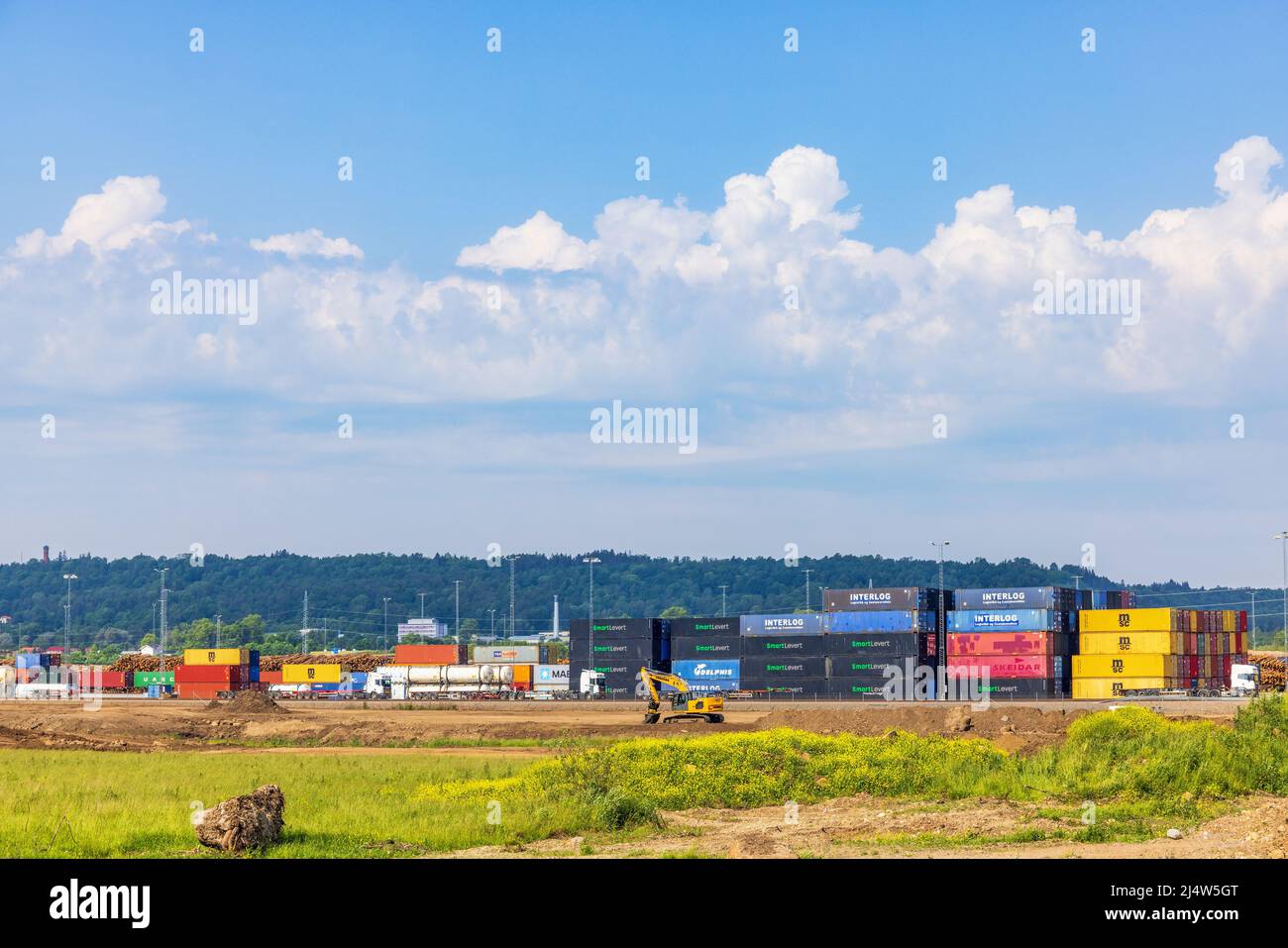 Versand von Containern in einem Industriegebiet Stockfoto