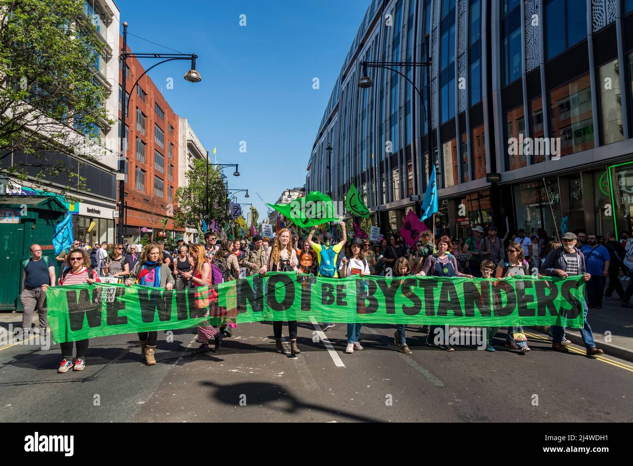 Wir werden keine Umstehenden sein, ein Extinction Rebellion Protest, der für Klimagerechtigkeit kämpft, 16.04.2022, London, England, Großbritannien Stockfoto