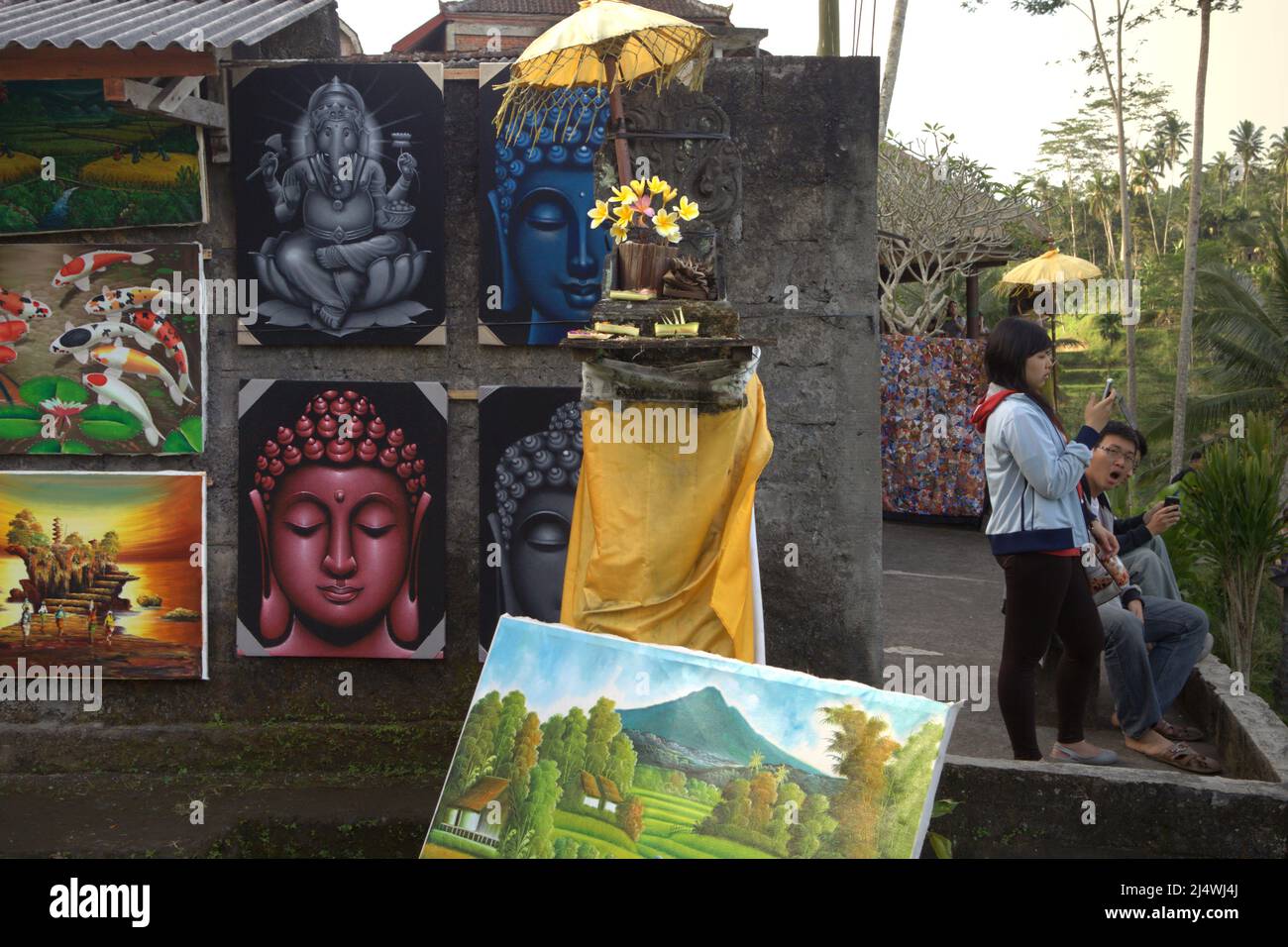 Balinesische Malerei zum Verkauf in Tegalalang, Gianyar, Bali, Indonesien. Stockfoto