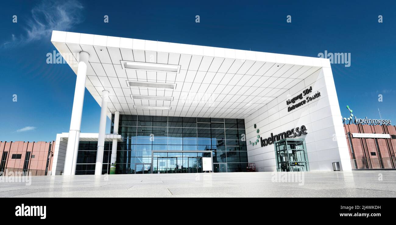 Köln, Deutschland 17. April 2022: koelnmesse Messehallen Eingang Süd Stockfoto