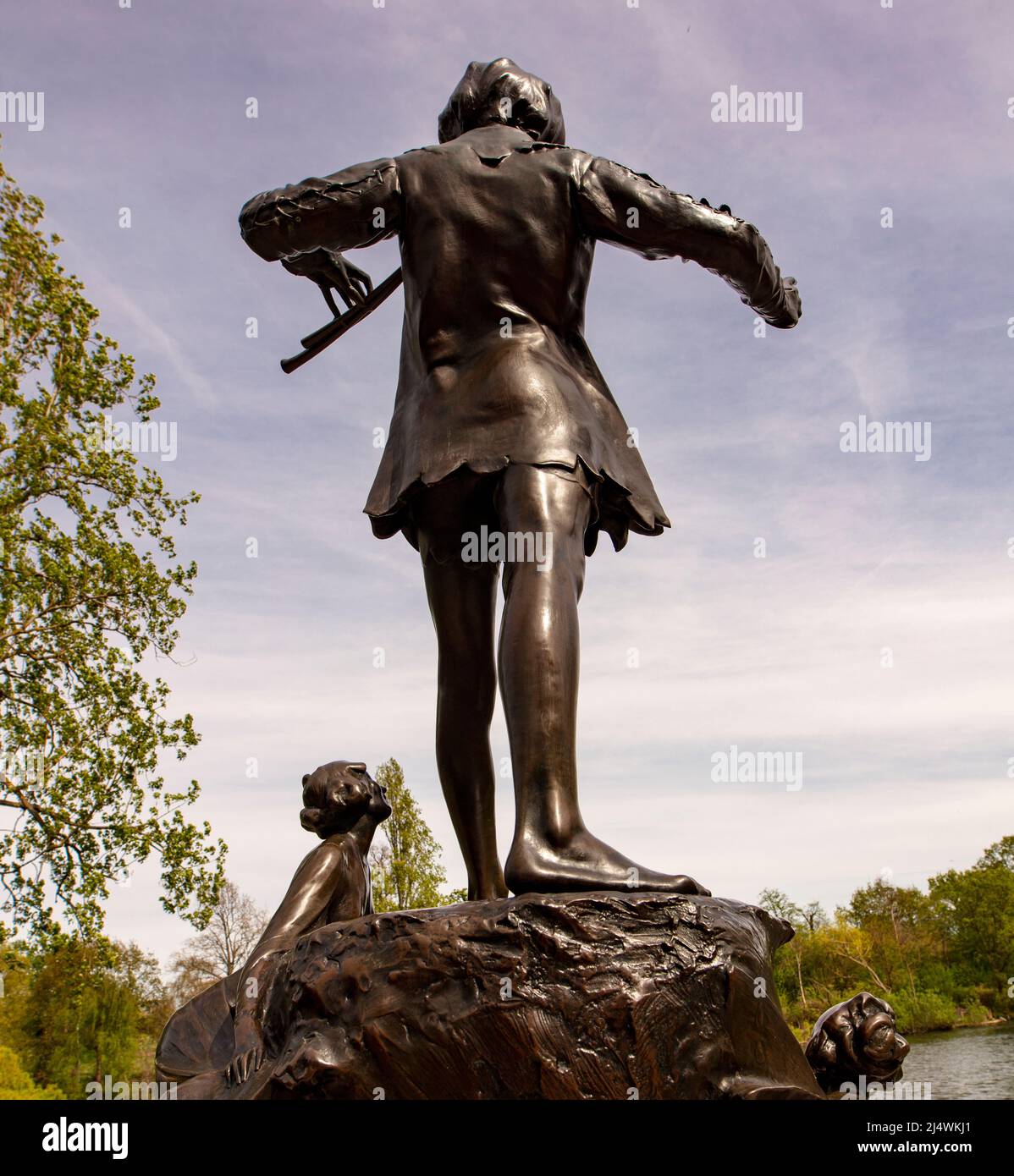 Peter-Pan-Statue in Kensington Gardens, 1912 in Bronze von Sir George Frampton gestaltet. Stockfoto