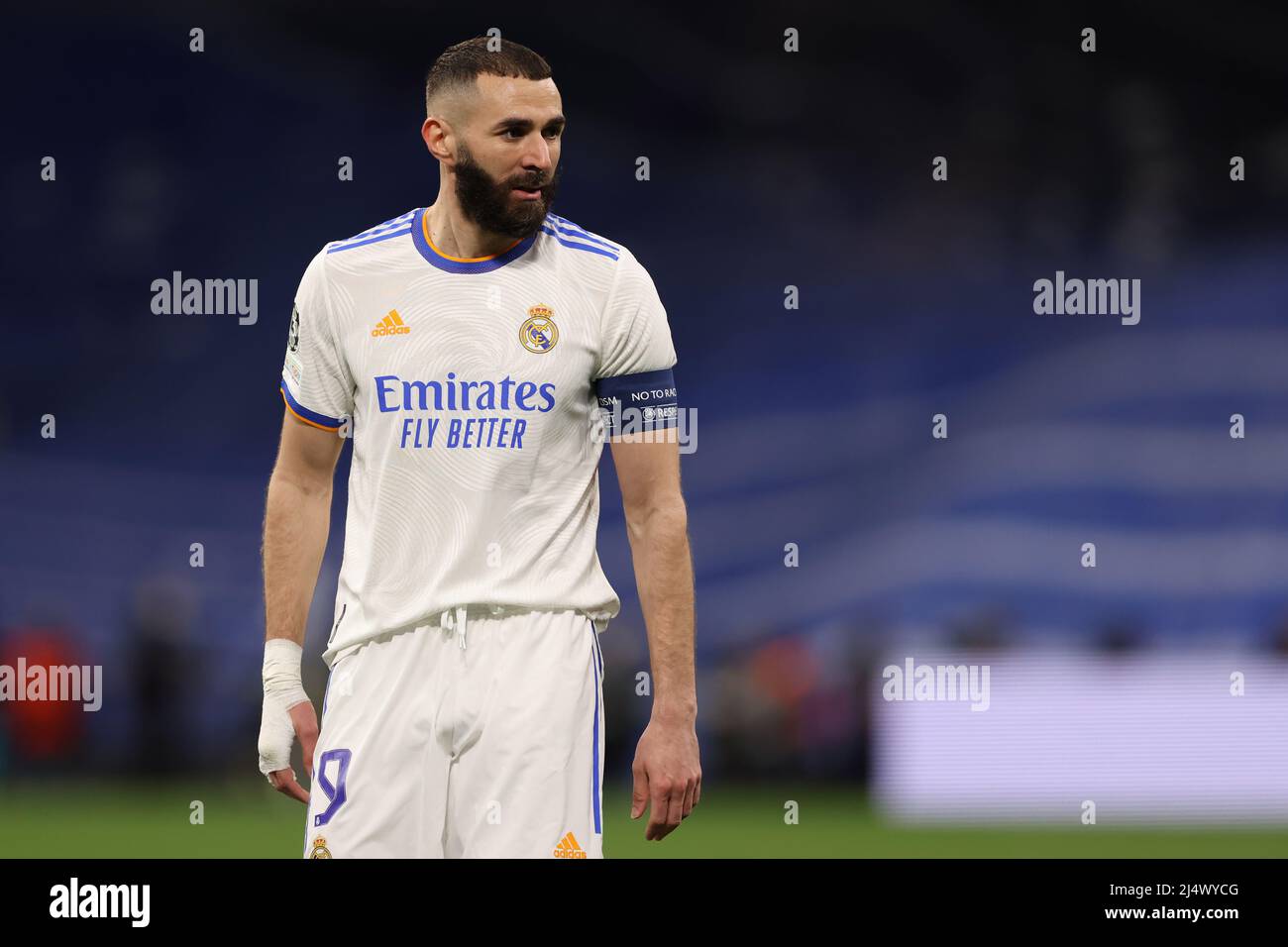 Madrid, Spanien, 12.. April 2022. Karim Benzema von Real Madrid reagiert während des UEFA Champions League-Spiels beim Bernabeu in Madrid. Bildnachweis sollte lauten: Jonathan Moscrop / Sportimage Stockfoto