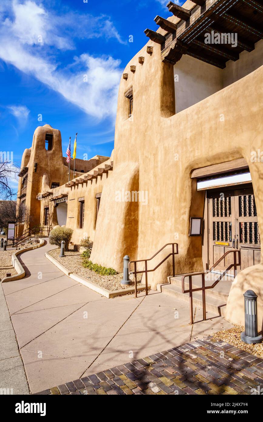 Traditionelle südwestliche Architektur in der Innenstadt von Santa Fe, New Mexico Stockfoto