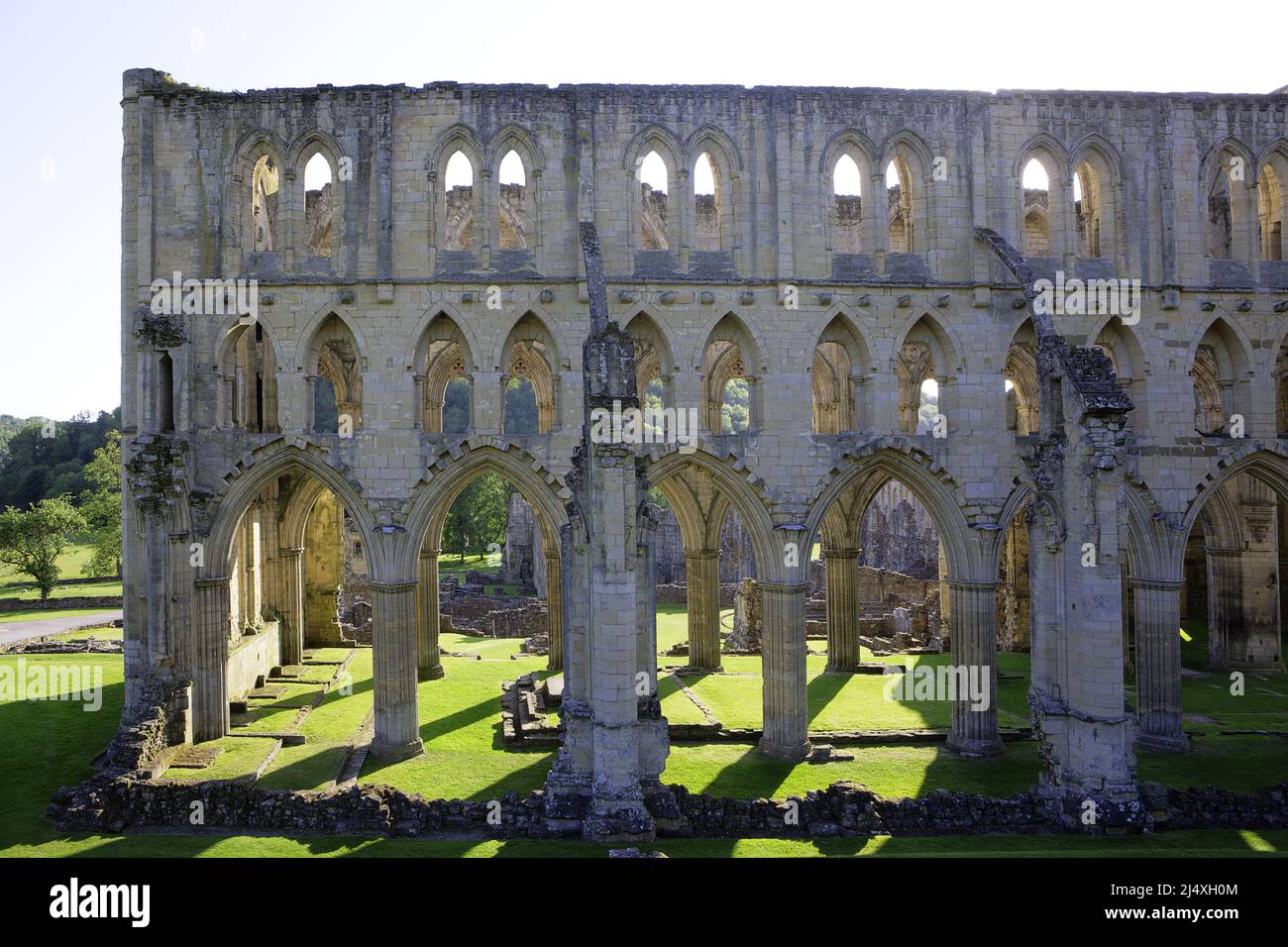 Presbyterium der ruinierten Abtei von Rievaulx Zisterzienserabtei gegründet 1132 - unterdrückt 1538. Stockfoto
