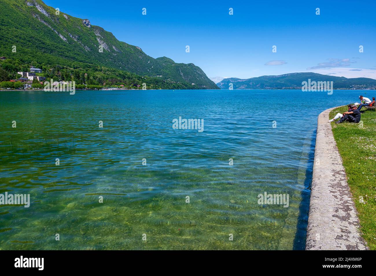 Lac du Bourget, der größte See der französischen Alpen, in Le Bourget-du-Lac, Frankreich Stockfoto
