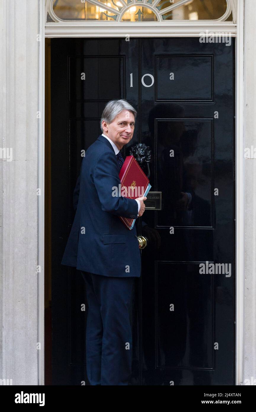 Philip Hammond MP, der Schatzkanzler, Eintritt, 10 Downing Street, Westminster, London, VEREINIGTES KÖNIGREICH. 2. November 2016 Stockfoto