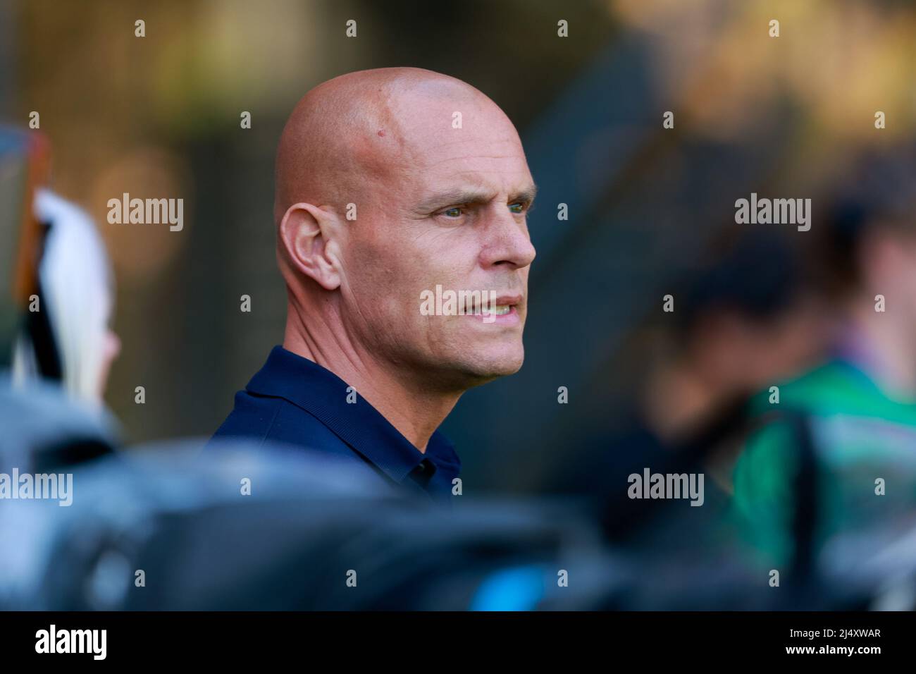 NIJMEGEN, NIEDERLANDE - 18. APRIL: Trainer Rick de Rooij vom PSV beim Frauen-TOTO-KNVB-Pokalfinale zwischen PSV und Ajax am 18. April 2022 im Goffertstadion in Nijmegen, Niederlande (Foto: Broer van den Boom/Orange Picles) Stockfoto