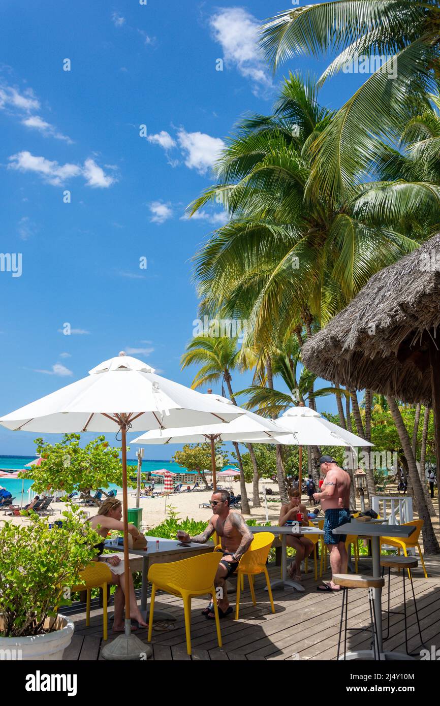 Strandbar am Doctor's Cave Beach, Montego Bay, St James Parish, Jamaica, Greater Antilles, Karibik Stockfoto