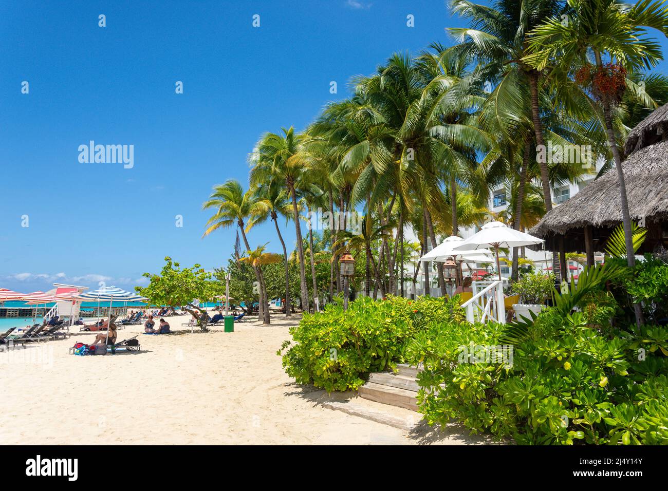 Strandbar am Doctor's Cave Beach, Montego Bay, St James Parish, Jamaica, Greater Antilles, Karibik Stockfoto