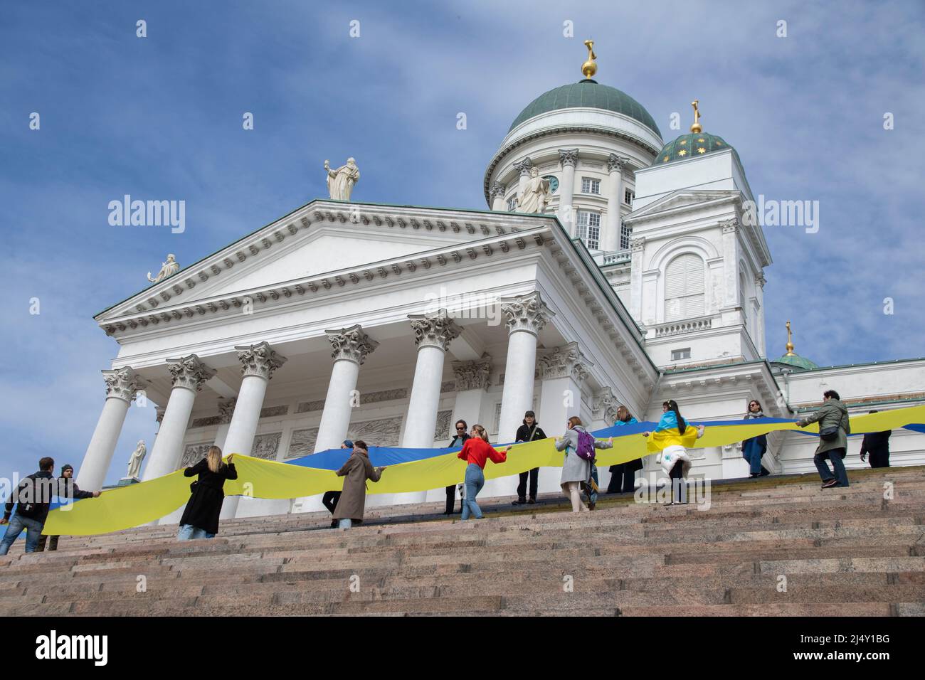 Demonstration gegen Russland-begonnenen Krieg in der Ukraine, gehalten in Helsinki, Finnlandnews Stockfoto