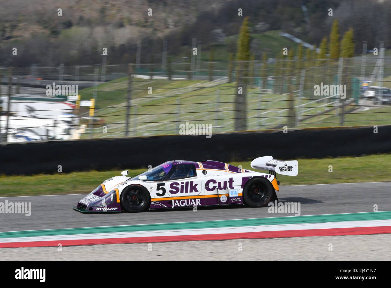 Scarperia, 3. April 2022: Jaguar XJR-9 #5 Jahr 1987 ex Brundle - Lammers - Wallace im Einsatz während des Mugello Classic 2022 auf dem Kurs von Mugello in Italien. Stockfoto