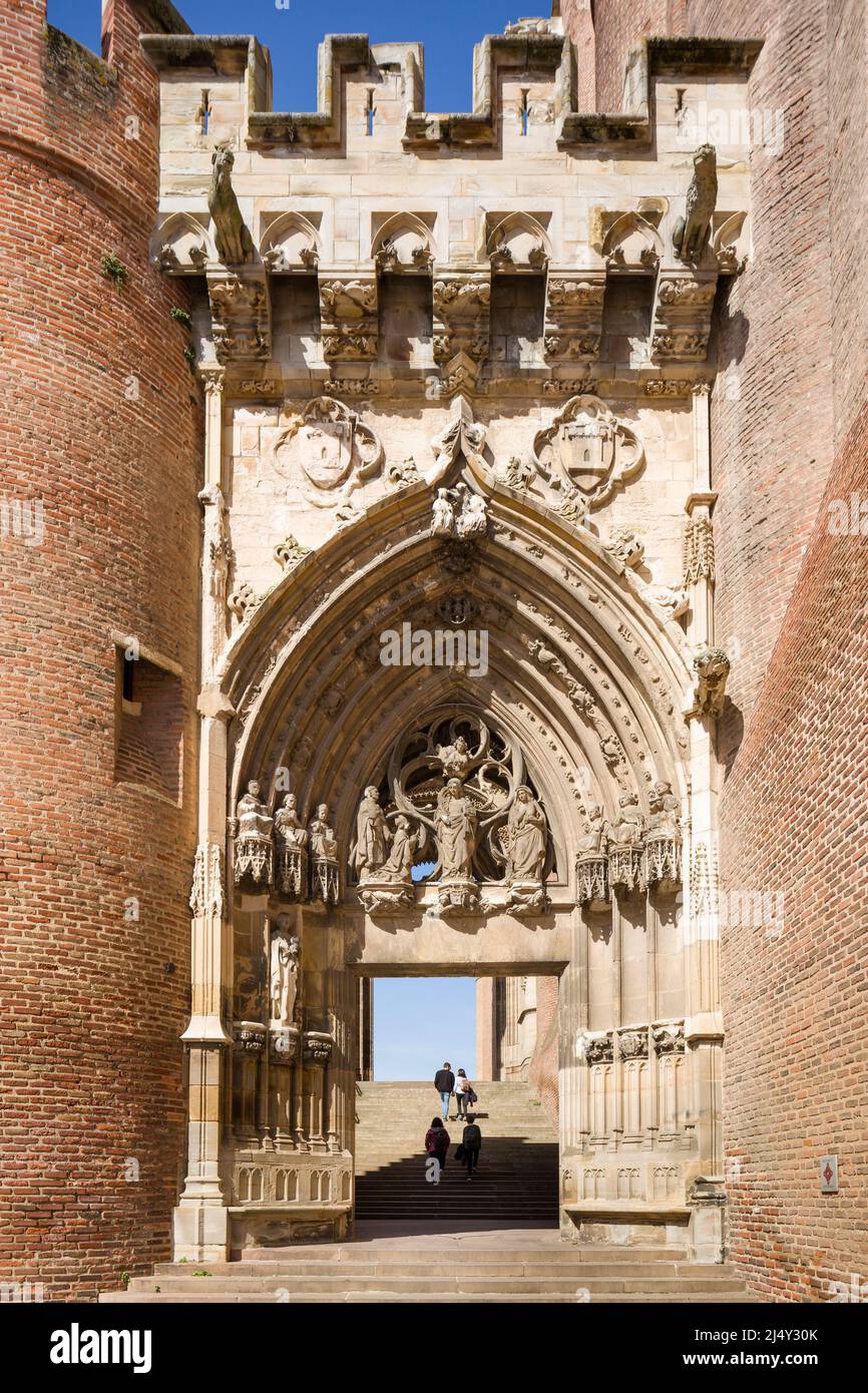 Die Kathedrale von Saint Cecilia / Basilique Cathedrale de Sainte-Cecile, Albi, eine mittelalterliche Backsteinkirche und UNESCO-Weltkulturerbe. Eingangsportal. Stockfoto