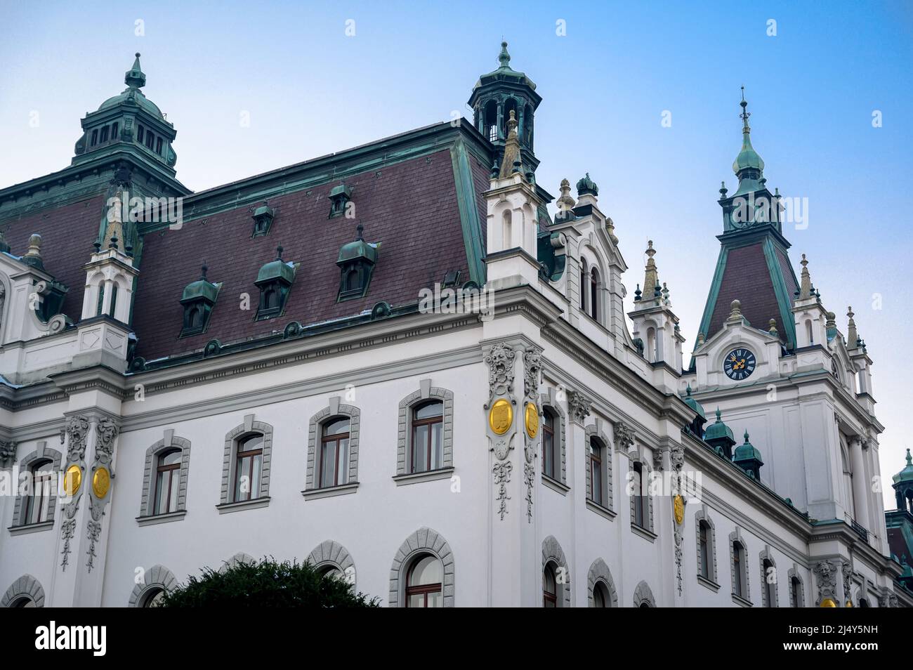 Gebäude der Universität Ljubljana im Zentrum von Ljubljanam Slowenien auf dem Kongressplatz Stockfoto