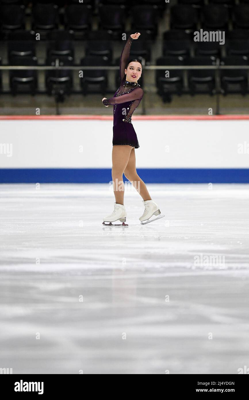 Lia PEREIRA (CAN), während des Freilaufens der Frauen, bei den ISU-Junioren-Eiskunstlauf-Weltmeisterschaften 2022, in der Tondiraba Ice Hall, am 17. April 2022 in Tallinn, Estland. Quelle: Raniero Corbelletti/AFLO/Alamy Live News Stockfoto