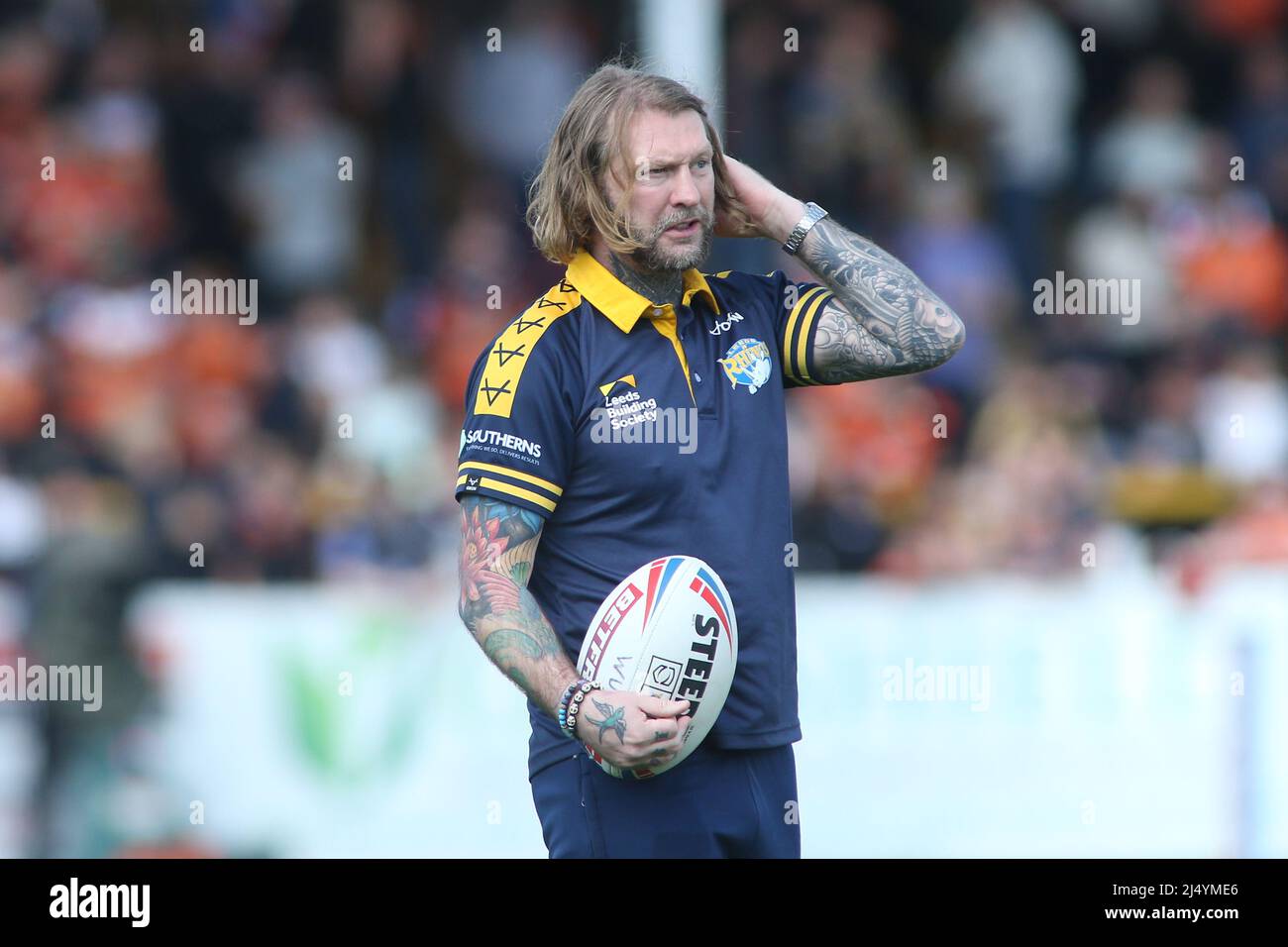 Castleford, Großbritannien. 18. April 2022. The Mend-A-Hose Jungle, Castleford, West Yorkshire, 18.. April 2022. Betfred Super League Castleford Tigers vs Leeds Rhinos Sean Long (Assistant Coach) von Leeds Rhinos Credit: Touchlinepics/Alamy Live News Stockfoto