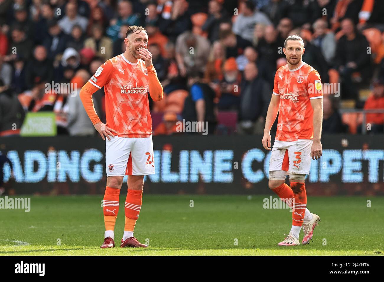 Blackpool, Großbritannien. 18. April 2022. Richard Keogh #26 von Blackpool während des Spiels in Blackpool, Großbritannien am 4/18/2022. (Foto von Mark Cosgrove/News Images/Sipa USA) Quelle: SIPA USA/Alamy Live News Stockfoto