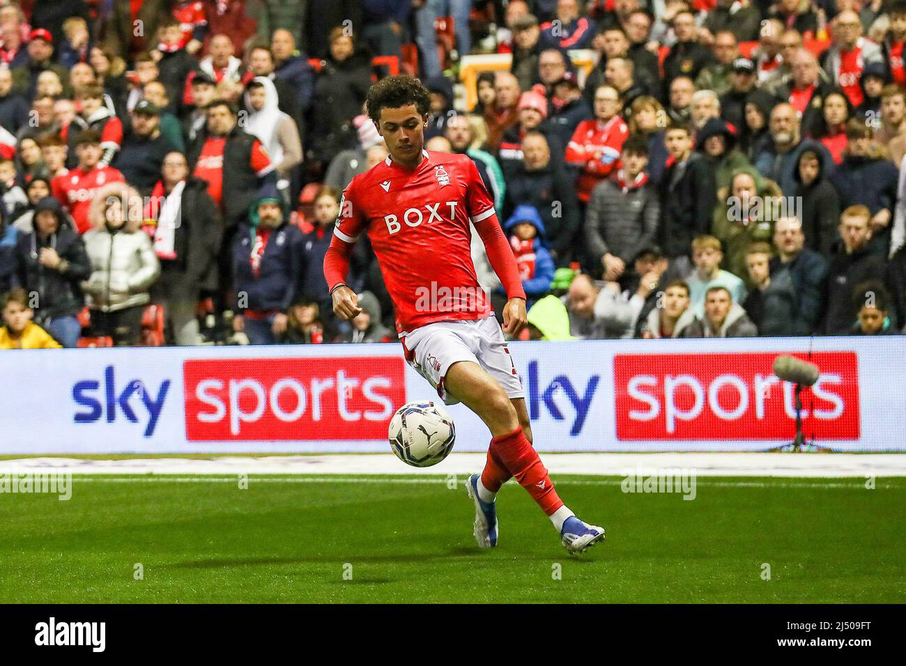 Nottingham, Großbritannien. 18. April 2022. Brennan Johnson während des Spiels der EFL Sky Bet Championship zwischen Nottingham Forest und West Bromwich Albion am 18. April 2022 auf dem City Ground, Nottingham, England. Foto von Simon Hall. Nur zur redaktionellen Verwendung, Lizenz für kommerzielle Nutzung erforderlich. Keine Verwendung bei Wetten, Spielen oder Veröffentlichungen einzelner Clubs/Vereine/Spieler. Kredit: UK Sports Pics Ltd/Alamy Live Nachrichten Stockfoto