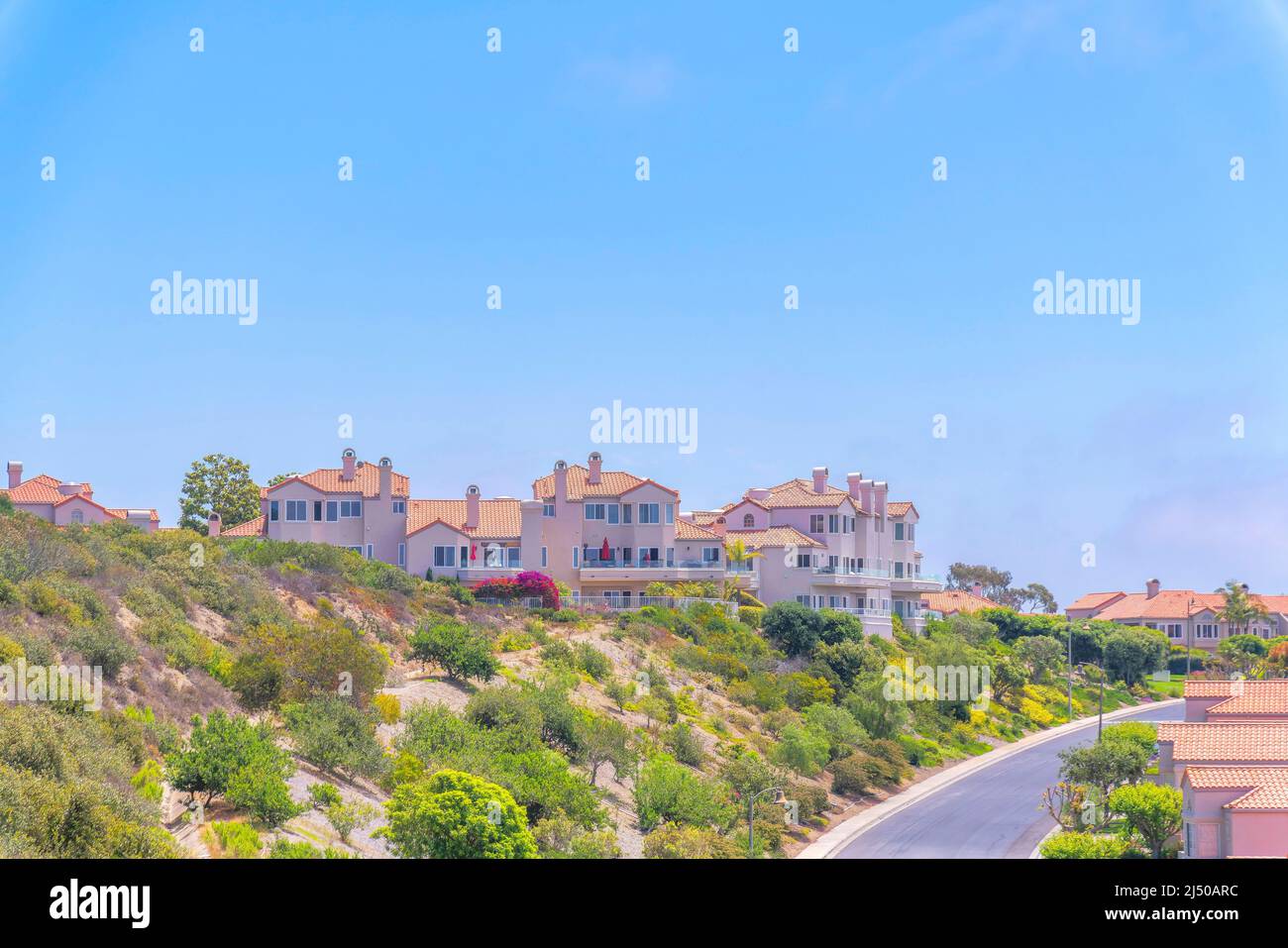 Wohnkomplex auf einem Berg an der Laguna Niguel in Kalifornien Stockfoto