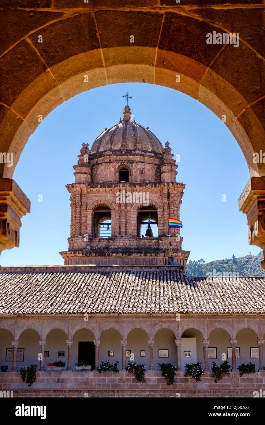 Kloster von Santo Domingo und Kirche auf dem Coricancha Tempel Inka Ruinen in Cusco, Heilige Tal, Peru gebaut. Stockfoto