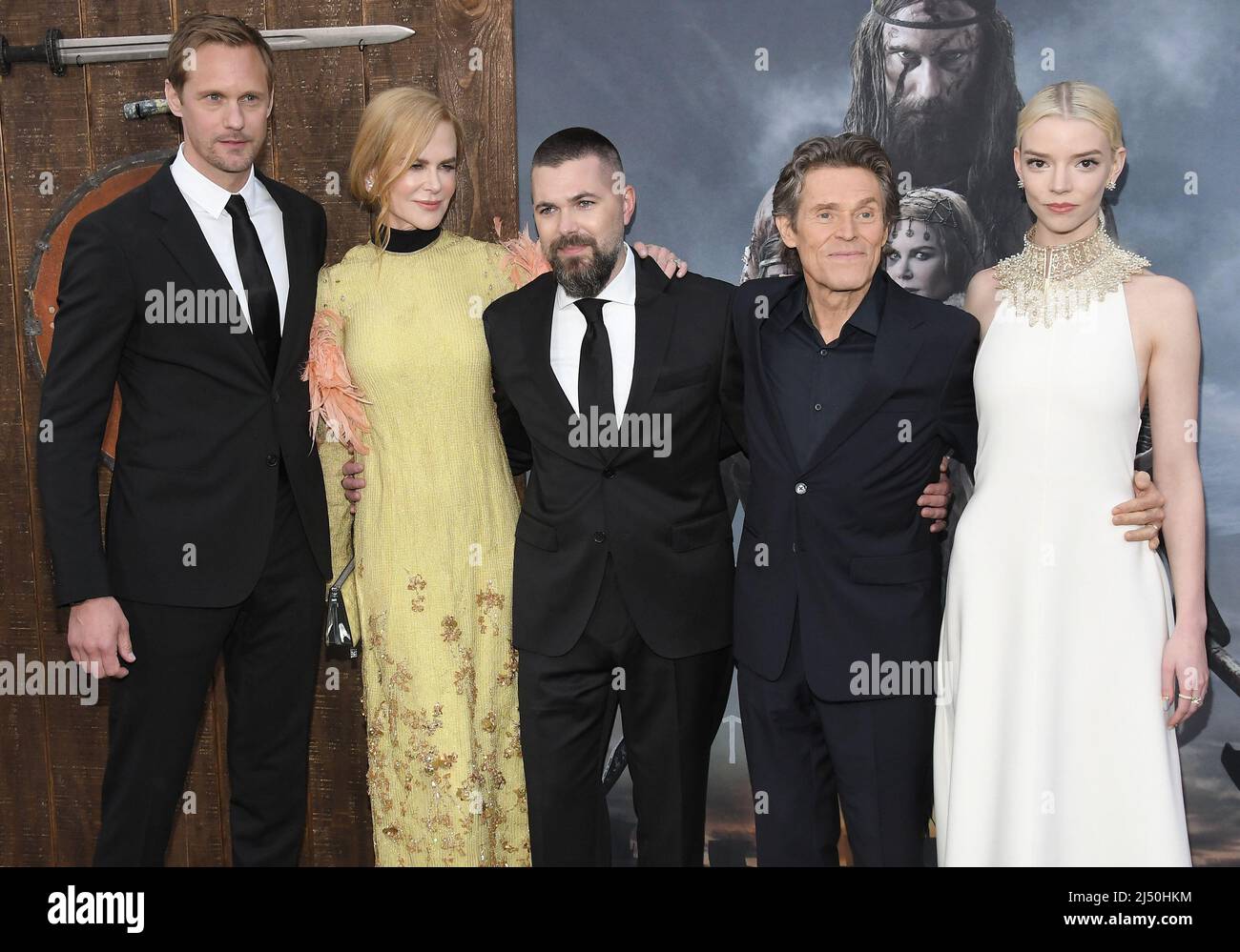 Los Angeles, USA. 18. April 2022. (L-R) THE NORTHMAN Cast & Crew ddddddsAlexander Skarsgård, Nicole Kidman, Regisseur Robert Eggers, Willem Dafoe und Anya Taylor-Joy bei DER NORTHMAN Los Angeles Premiere am Montag, dem 18. April 2022, im TCL Chinese Theatre in Hollywood, CA. (Foto: Sthanlee B. Mirador/Sipa USA) Quelle: SIPA USA/Alamy Live News Stockfoto