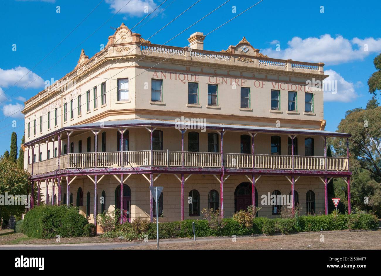 Ehemaliges Macedonia Hotel, heute ein Antiquitätenzentrum, Lancefield, Victoria Stockfoto