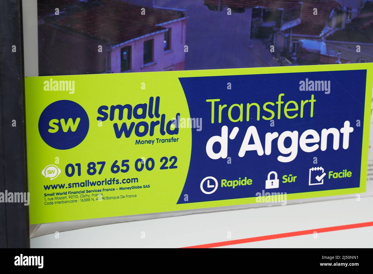 Bordeaux , Aquitaine Frankreich - 03 12 2022 : Small world sw Money Transfer Text Marke und Logo vor der Agentur-Service, um Geld zu übertragen Stockfoto