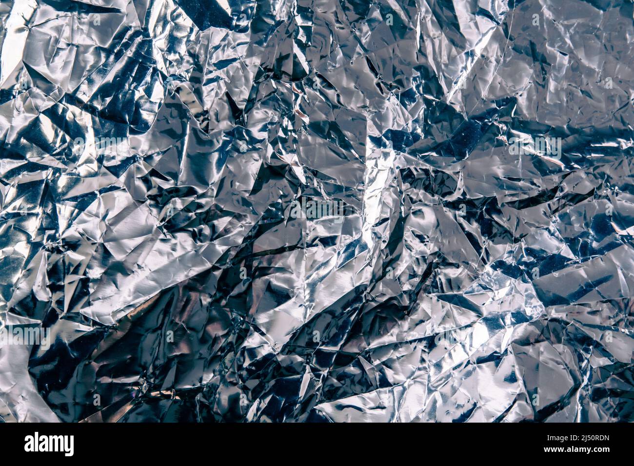Reflektierender, zerknitterter Folienhintergrund Stockfoto