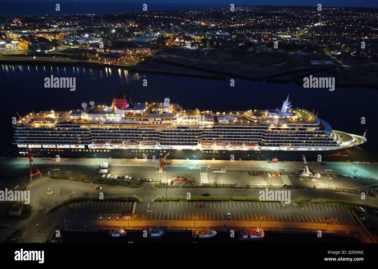 Das von der Cunard Line betriebene MS Queen Victoria-Kreuzschiff wird nach der Rückkehr von Barbados an der Royal Quays Marina in North Shields festgemacht. Bilddatum: Montag, 18. April 2022. Stockfoto