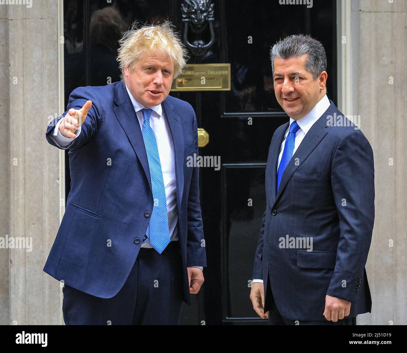 London, Großbritannien. 19. April 2022. Der britische Premierminister Boris Johnson begrüßt heute Morgen den Premierminister der Region Kurdistan, Masrour Barzani, zu Gesprächen in der Downing Street 10. Kredit: Imageplotter/Alamy Live Nachrichten Stockfoto