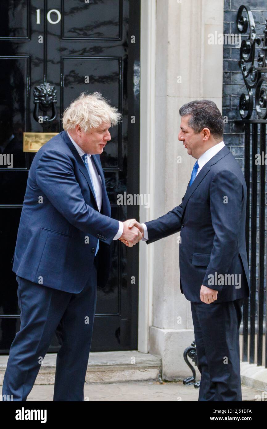 Downing St. London, Großbritannien. 19.. April 2022.der britische Premierminister Boris Johnson begrüßt den Premierminister der Region Kurdistan, Masrour Barzani, in der Downing Street, London, UK, Chris Aubrey/Alamy Live News Stockfoto