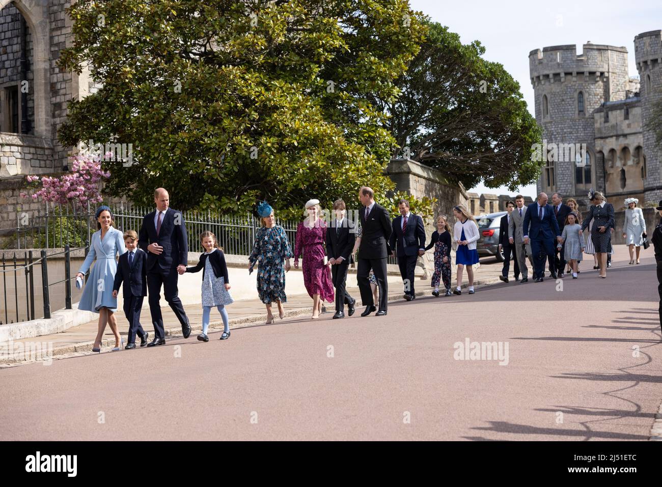 Mitglieder der königlichen Familie nehmen am Osterdienst in der St. George's Chapel, Windsor Castle, Berkshire, England, Großbritannien, Teil Stockfoto