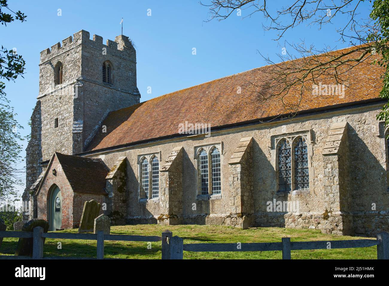 Die mittelalterliche Kirche St. Dunstan im Dorf Snargate, am Romney Marsh, Kent, Südostengland Stockfoto