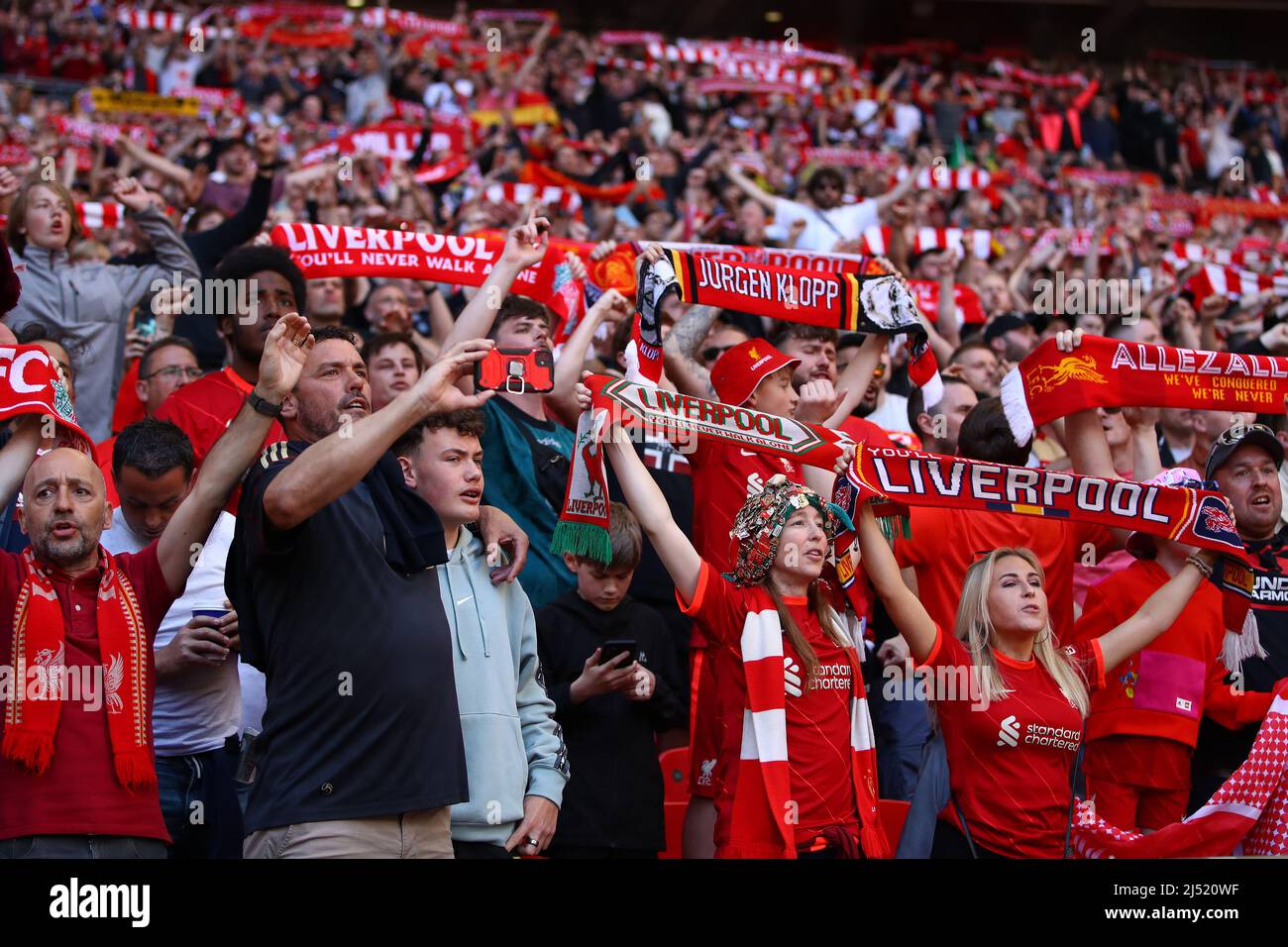 Liverpool Fans - Manchester City gegen Liverpool, das Halbfinale des Emirates FA Cup, Wembley Stadium, London - 16.. April 2022 nur zur redaktionellen Verwendung Stockfoto Liverpool Fans - Manchester City gegen Liverpool, das Halbfinale des Emirates FA Cup, Wembley Stadium, London - 16.. April 2022 nur zur redaktionellen Verwendung Stockfoto