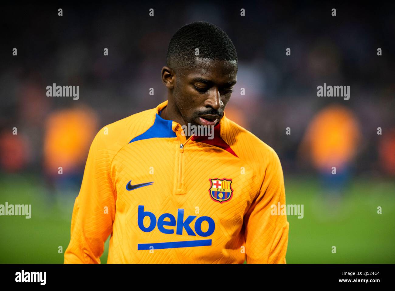 18.. April 2022, Nou Camp, Barcelona, Spanien: La Liga Fußball, FC Barcelona gegen Cadiz: Ousmane Dembele vom FC Barcelona schaut während der Aufwärmphase auf Stockfoto